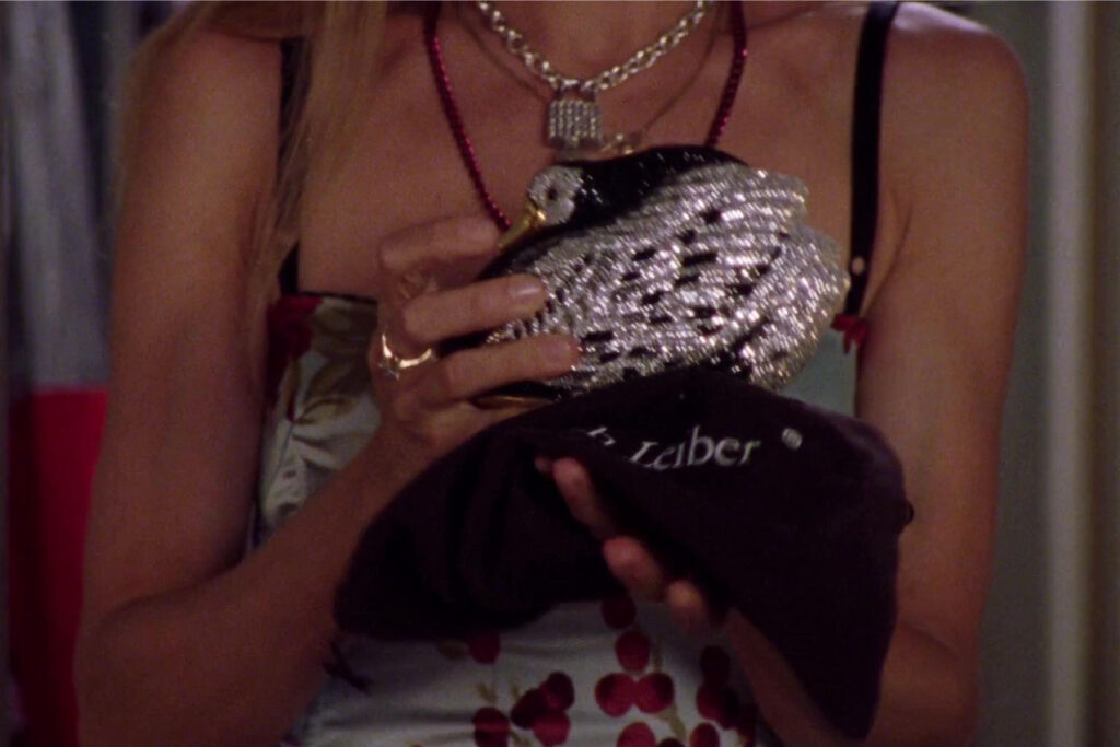 Gucci monogram handbag worn by Carrie Bradshaw (Sarah Jessica Parker) as  seen in And Just Like That… TV series (S01E10)