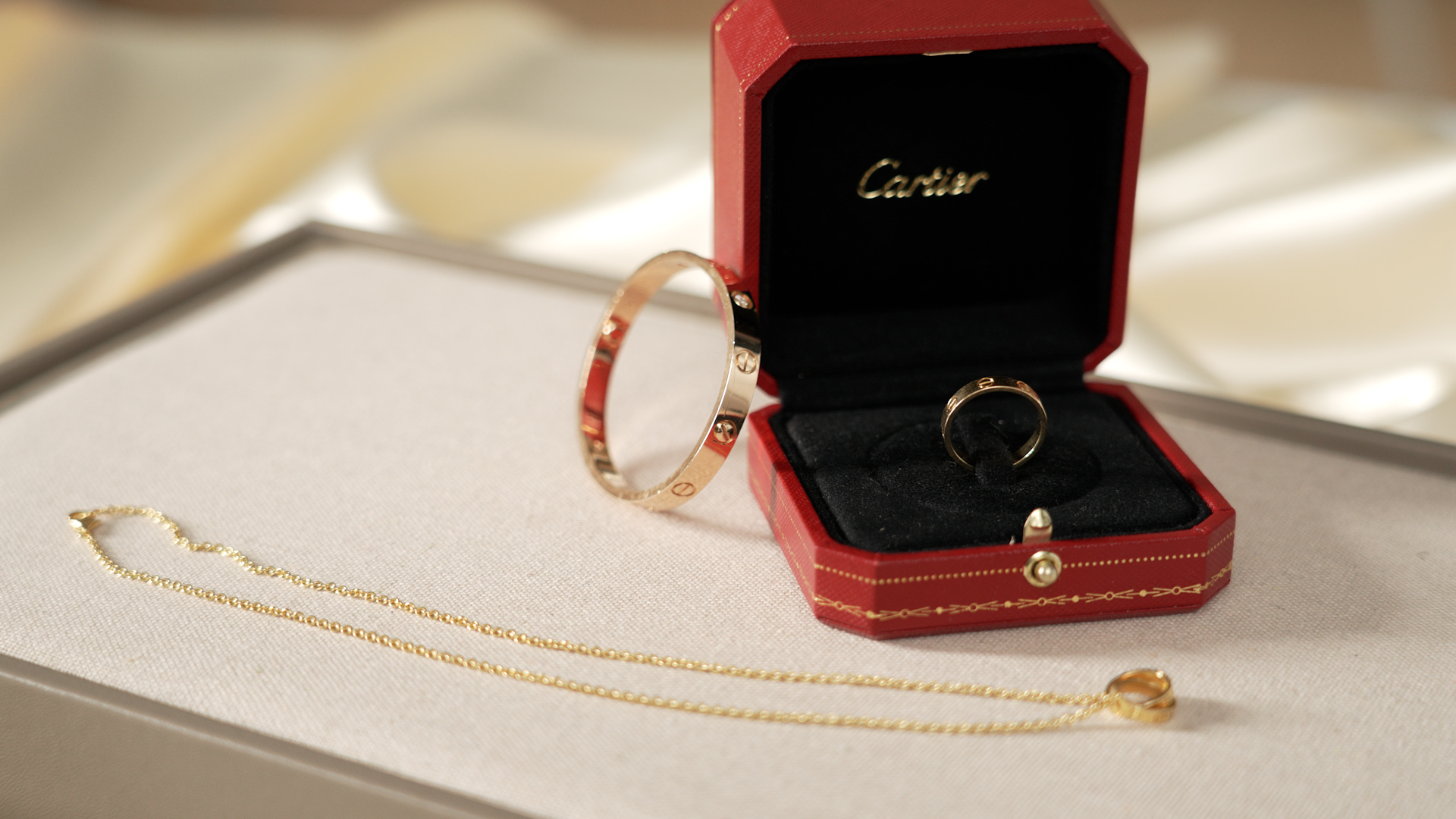 Iconic jewelry, episode 1: The Love bracelet by Cartier