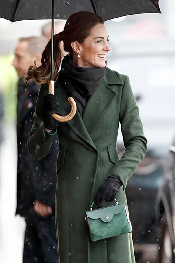 This  Purse Looks Similar to One Kate Middleton Carries