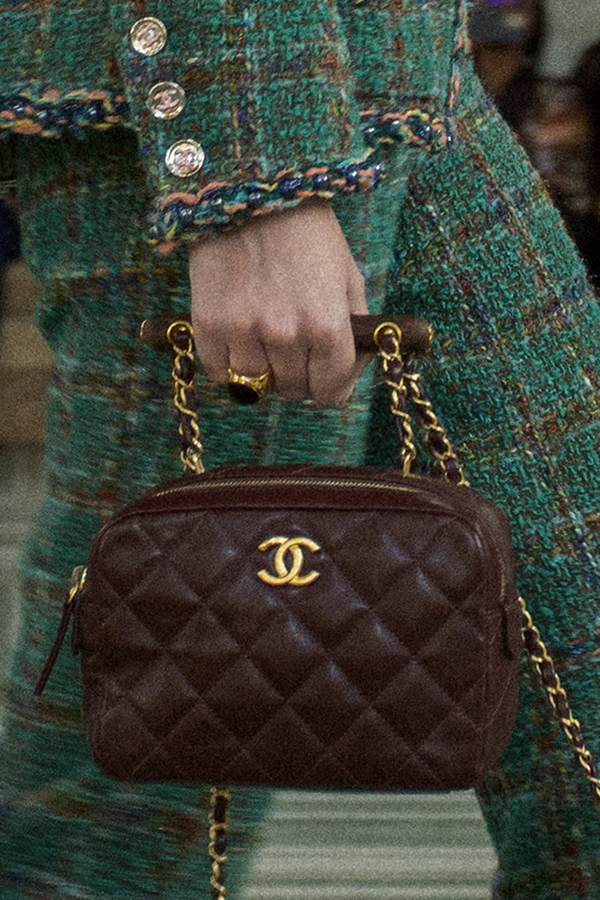 See the Bags at Chanel's 2022/2023 Métiers D'Art Show in Senegal - The Vault